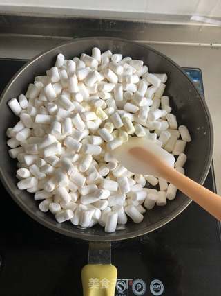蔓越莓花生牛扎糖的做法步骤:3