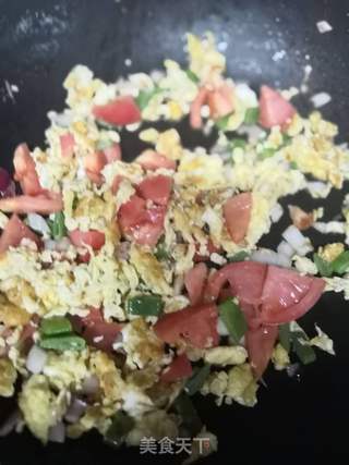 番茄虾仁炒饭的做法步骤:3