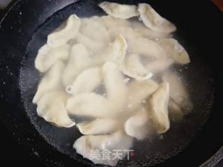 强烈推荐:平菇鸡蛋韭菜素饺的做法步骤:18