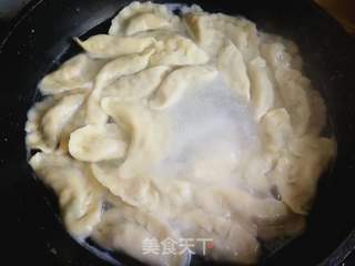 强烈推荐:平菇鸡蛋韭菜素饺的做法步骤:19