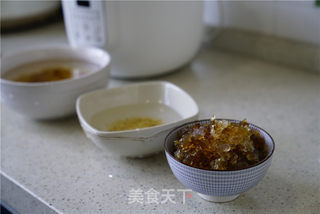 梨子炖桃胶的做法步骤:2