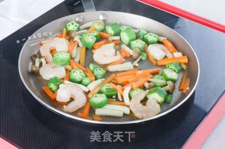 秋葵鲜虾烘蛋的做法步骤:4