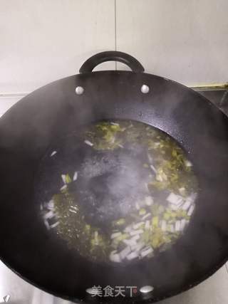 酸菜肥肠热汤面的做法步骤:5