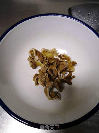 酸菜肥肠热汤面的做法步骤:7