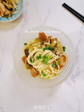 酸菜肥肠热汤面的做法步骤:8