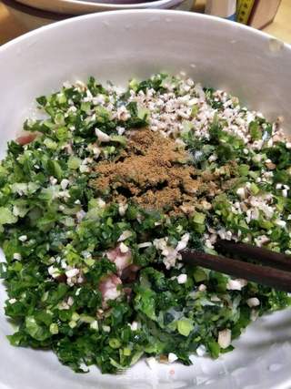 鲜虾青菜鲜肉饺子的做法步骤:4
