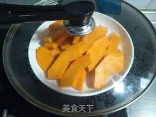 南瓜羹的做法步骤：1