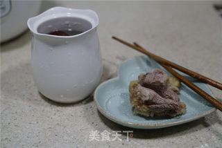 莲藕红枣牛骨汤的做法步骤:2