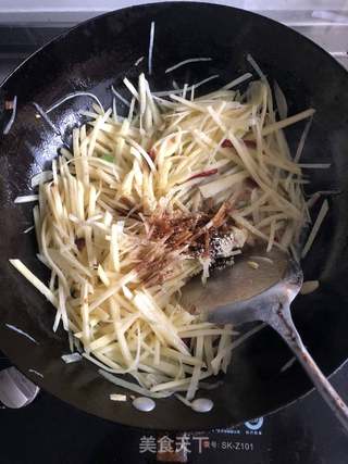 土豆丝卷饼的做法步骤:7