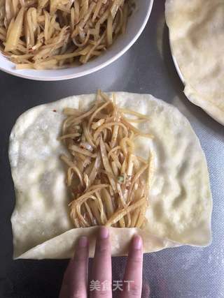 土豆丝卷饼的做法步骤:14