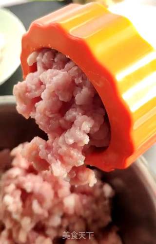 酸菜饺子的做法步骤:3
