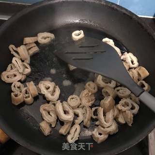 辣子肥肠的做法步骤:5