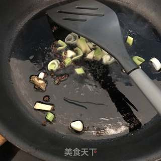 辣子肥肠的做法步骤:10