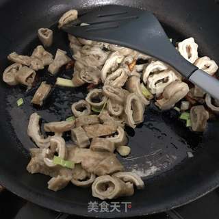 辣子肥肠的做法步骤:12