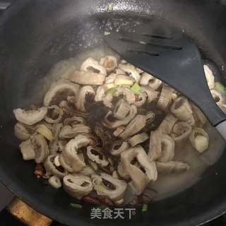 辣子肥肠的做法步骤:15