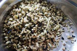 茄子馅水饺的做法步骤:2