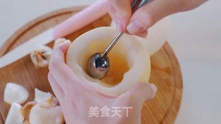 银耳冰糖炖雪梨的做法步骤:2