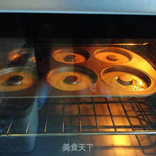 万圣节糖霜甜甜圈的做法步骤:13