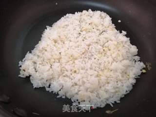 凑合凑合的蒜香蛋炒饭的做法步骤:6