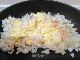 凑合凑合的蒜香蛋炒饭的做法步骤:7