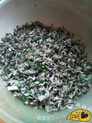 地瓜面槐花包子的做法步骤:3