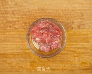 木耳炒肉的做法步骤:2