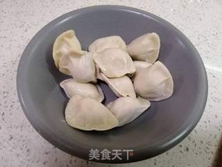 生煎速冻饺子的做法步骤：1