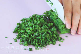 韭菜鸡蛋卷的做法步骤:3