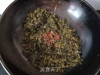 酸菜蛋炒饭的做法步骤：4