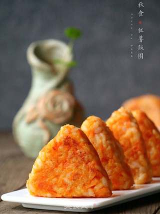 红薯肉松饭团的做法步骤:12