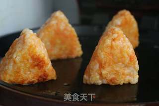 红薯肉松饭团的做法步骤:11
