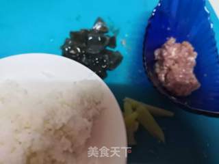 皮蛋瘦肉粥的做法步骤:2