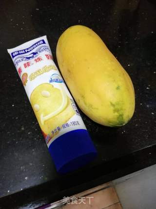 牛奶拌木瓜的做法步骤：1