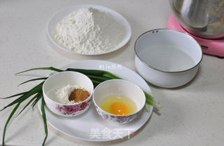 烫面葱花饼的做法步骤：1