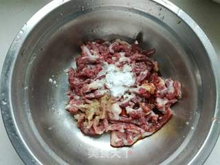 牛肉丝炒豇豆的做法步骤:2