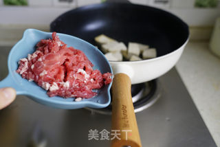 木耳烧豆腐的做法步骤:3