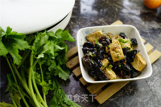 木耳烧豆腐的做法步骤:8