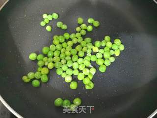 青豆鸡肉炒饭的做法步骤：4