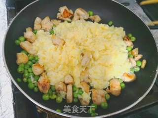 青豆鸡肉炒饭的做法步骤：7