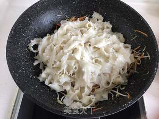 牛肉酱炒刀削面的做法步骤:7