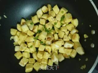 炒黄金馒头块的做法步骤:7