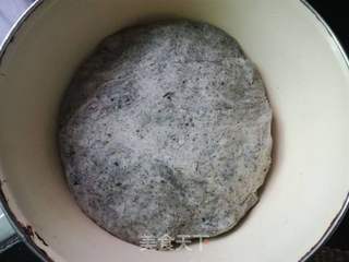 黑芝麻开花馒头的做法步骤:2