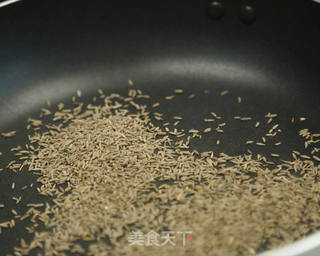孜然羊肉的做法步骤:2