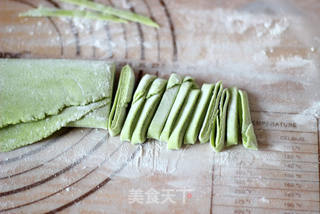 劲爽菠菜手擀面的做法步骤:9