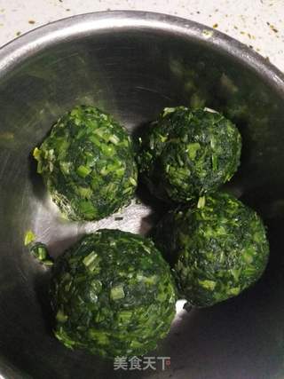 猪肉菠菜三鲜饺子的做法步骤:3