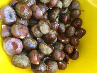 巧剥板栗的做法步骤：1