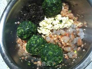 猪肉菠菜三鲜饺子的做法步骤:11