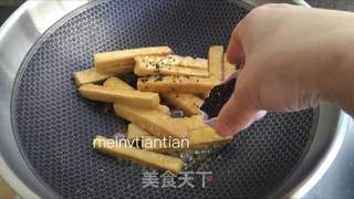 黑芝麻豆腐条的做法步骤:7