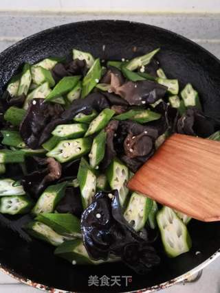 秋葵木耳炒鸡蛋的做法步骤:7