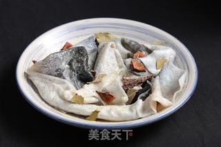 网红咸蛋黄鱼皮的做法的做法步骤：2